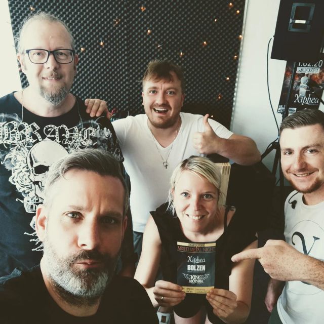 Heyho little dwarfs, next show coming up on Saturday at Kopf und Kragen, Fürth. Greats bands on stage: @king_mothra, @bolzen_musica and @xiphea. 
Let's rock. 

#symphonicmetalband #metal #symphonicmetal #fairytalemetal #powermetal #fairytales #metalmusic #live #music