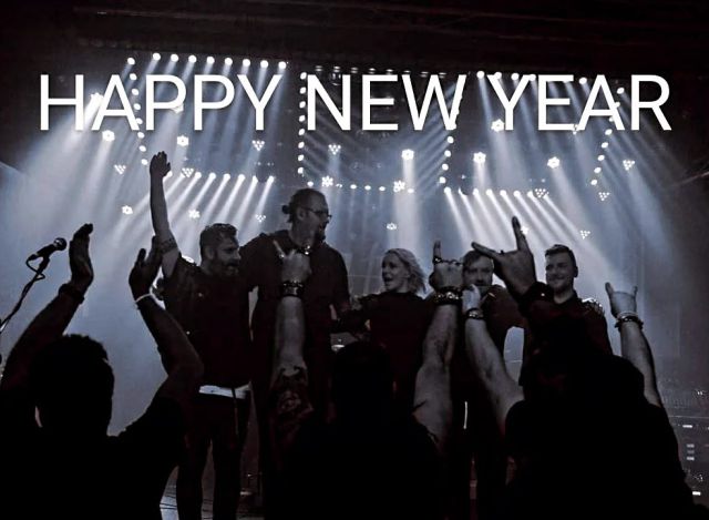 Happy new year dwarfs. 🥳🥳
#metal #music #fairytales #live #fairytalemetal #metalmusic #symphonicmetal #symphonicmetalband #powermetal