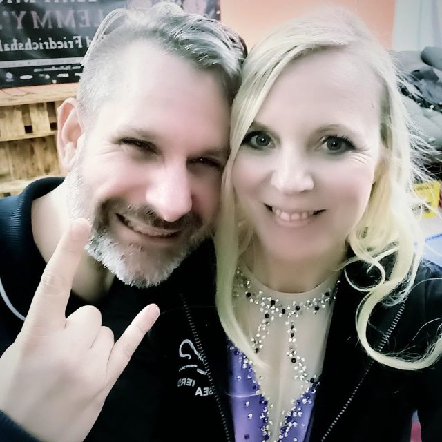 A few minutes before the show. What are your precious moments, lovely people? We hope you have lots of magical memories? 💕

#fairytalemetal #symphonicmetal #metalmusic #metalconcert #livemusic #backstage #germanmetalband