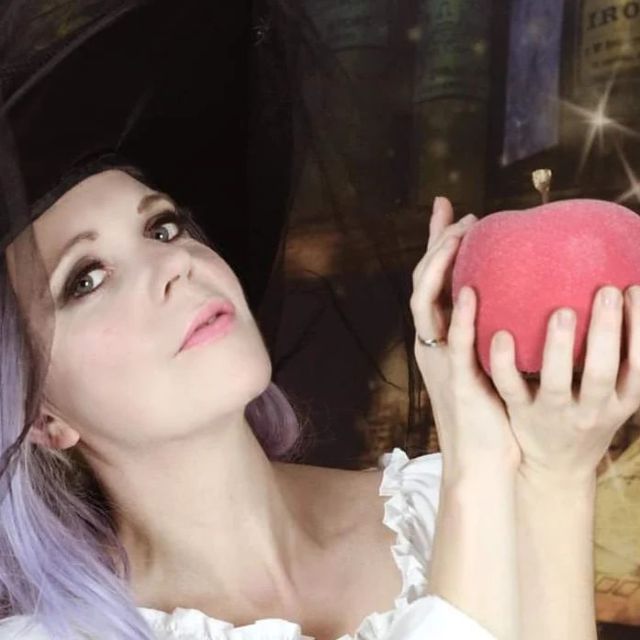 🇩🇪 Hallo ihr Lieben. Sollen wir es noch einmal Wagen, die Magie und den Zauber der Metal Feen und Zwerge auf einer Bühne zu vereinen? Habt ihr Lust auf eine weitere Episode der Fairymetal Night unter freiem Himmel? Lasst uns wissen, ob wir euch damit erfreuen können? 
Grüße Xiphea 🖤

🇬🇧 Hi everyone! Should we do it again? Bringing the magic of metal fairies and dwarfs on stage for another chapter of our fairymetal night? Let us know what you think. 
Love Xiphea 🖤

#fairytalemetal #metalconcert #metalopenair #metalmusic #symphonicmetal #femalmetalsinger